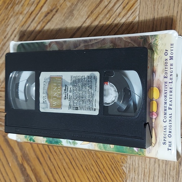 Walt Disney's Masterpiece The Many Adventures Of Winnie-The-Pooh VHS - Picture 3 of 10